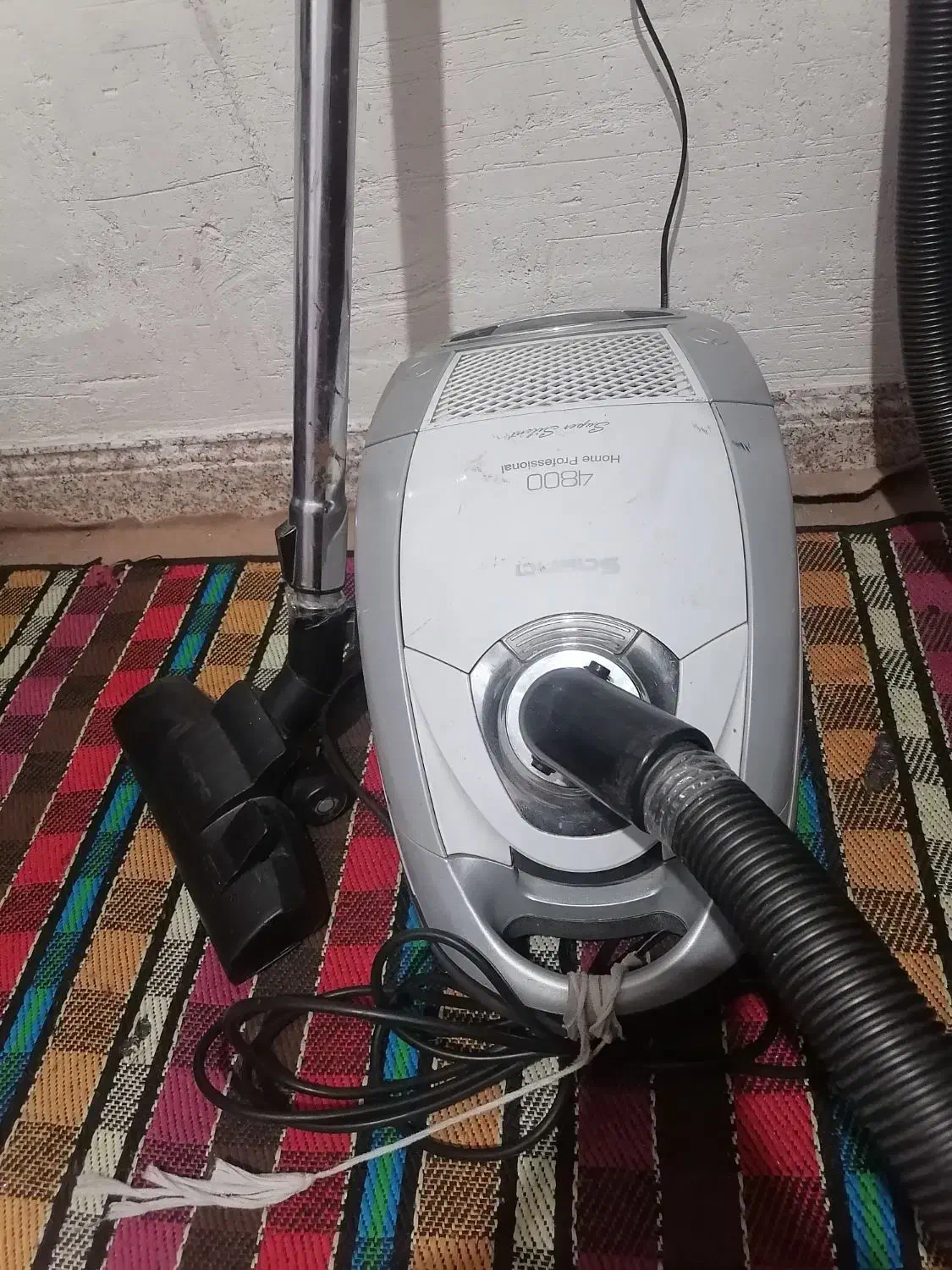 دوتادرب چوبی نواندازه2متردر75سانت و جاروبرقی سالم|جاروبرقی، جارو شارژی، بخارشو|کازرون, |دیوار