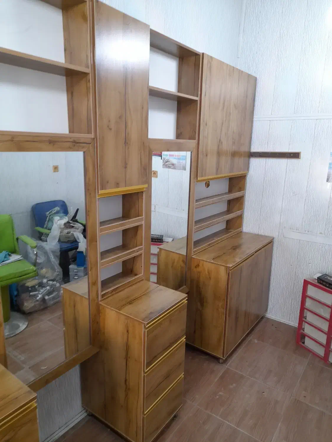 دکور آرایشگاه مردانه|آرایشگاه و سالنهای زیبایی|کرمانشاه, |دیوار