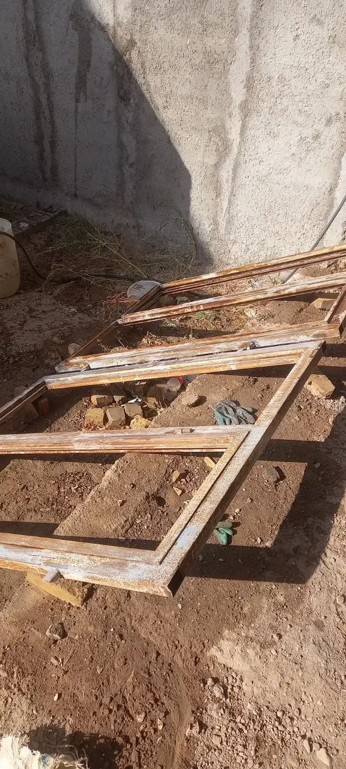 پنجره آهنی|مصالح و تجهیزات ساختمان|بوئین زهرا, |دیوار