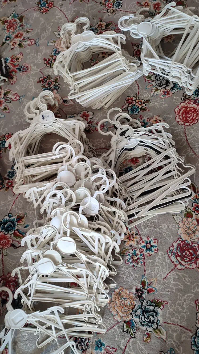 فروش چوب لباسی|بندرخت و رخت‌آویز|مرودشت, بیست متری بیمارستان|دیوار