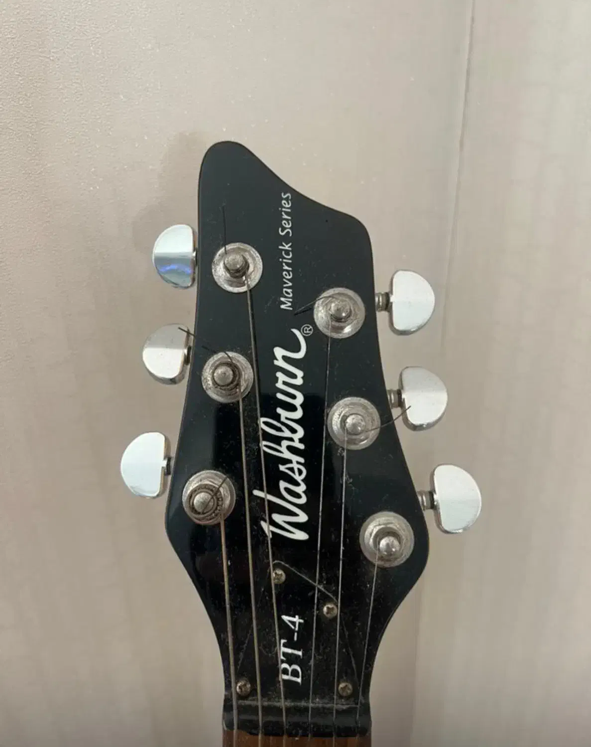 گیتار الکتریک آلمانی Washburn|گیتار، بیس، امپلیفایر|رشت, کاکتوس|دیوار