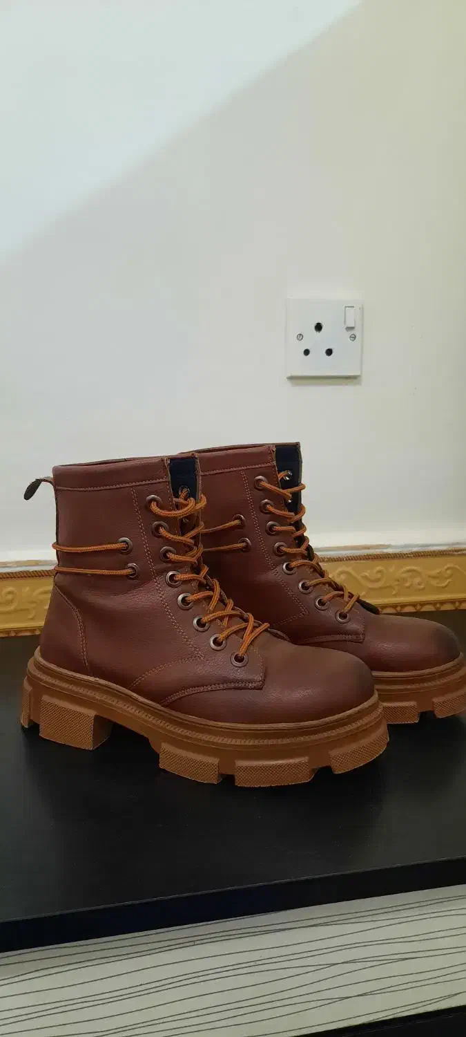 کت چرم زنانه و بوت قهوه ای|لباس|اهواز, کوی مهدیس|دیوار