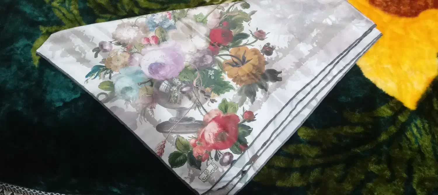 روسری ساتن|لباس|خوی, |دیوار