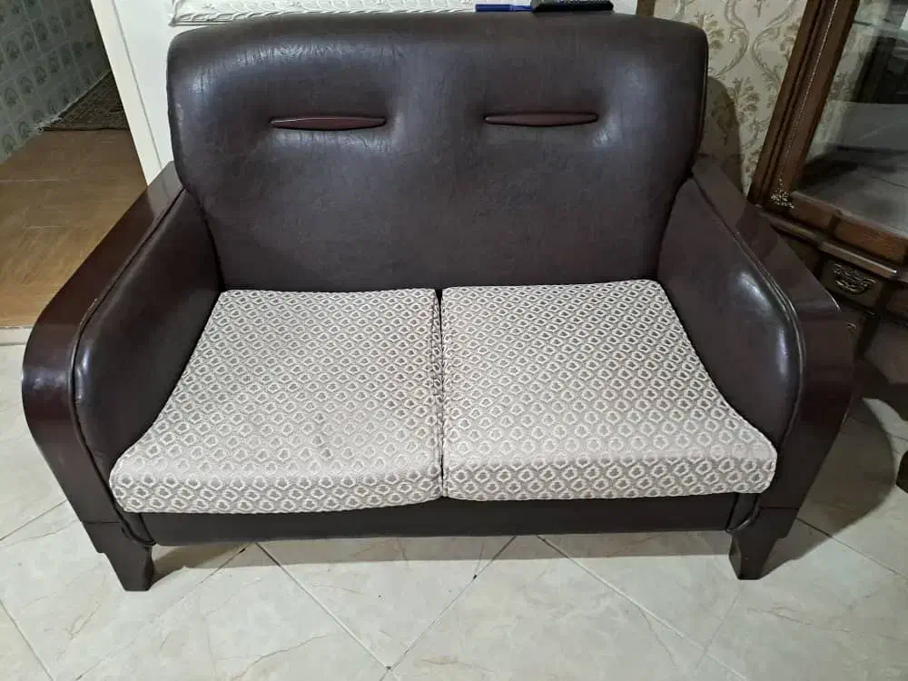 مبلمان 7 نفره دارای یه 3نفره و یه دونفره دوتا|مبلمان خانگی و میز عسلی|بروجرد, |دیوار