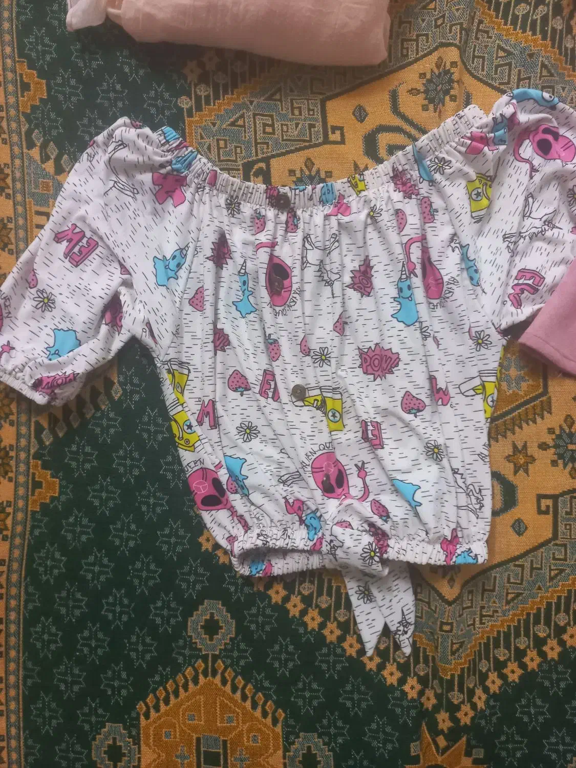 لباس کودک|کفش و لباس بچه|لار, |دیوار