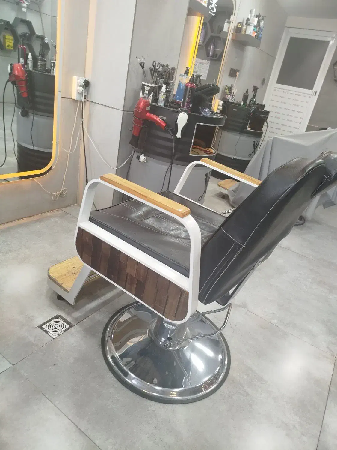 فروش صندلی جک دار آریشگاه درحد نو|آرایشگاه و سالن‌های زیبایی|شیراز, شهرک والفجر|دیوار