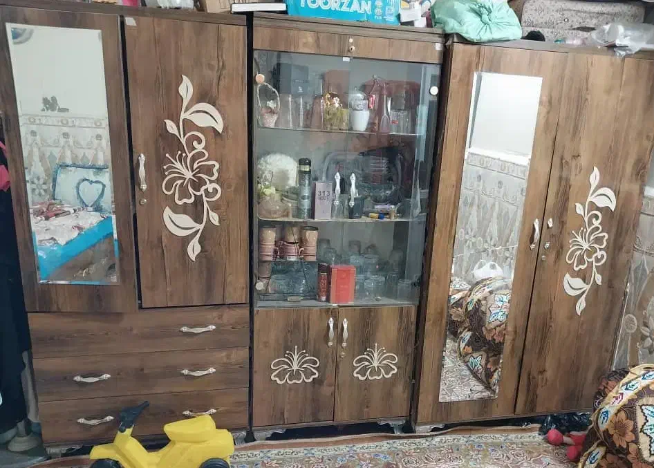 کمد و تخت و میز آرایش درحد نو جادار همراه تشک|تخت و سرویس خواب|کنارک, |دیوار