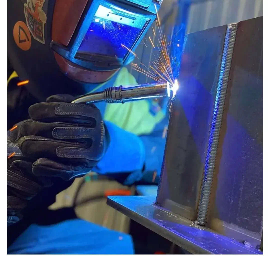 نیازمند جوشکار ماهر|استخدام صنعتی، فنی، مهندسی|آباده, |دیوار