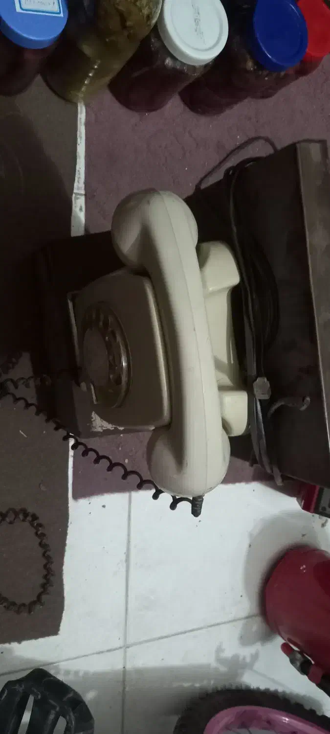 تلفن صندوقی آتی غه سالم|کلکسیون اشیاء عتیقه|سمنان, |دیوار