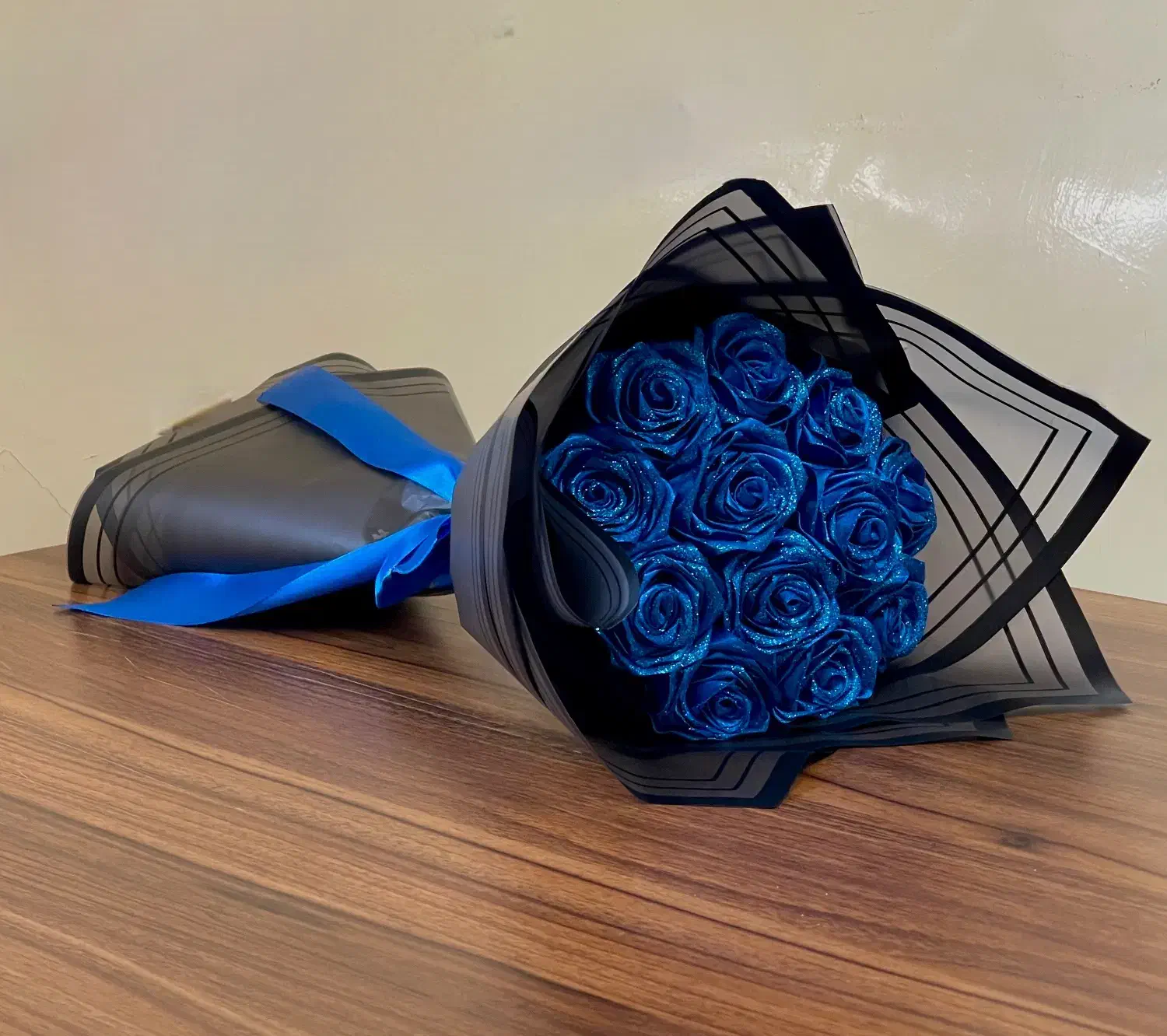 گلِ رز همراه با شاین رایگاه|گل مصنوعی|تبریز, |دیوار