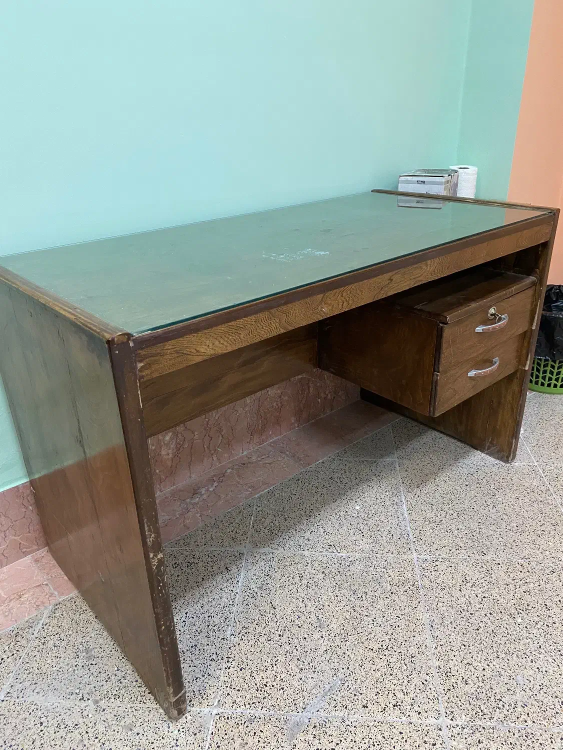 میز چوبی اداری ومیز تحریر|مبلمان اداری|سمنان, |دیوار