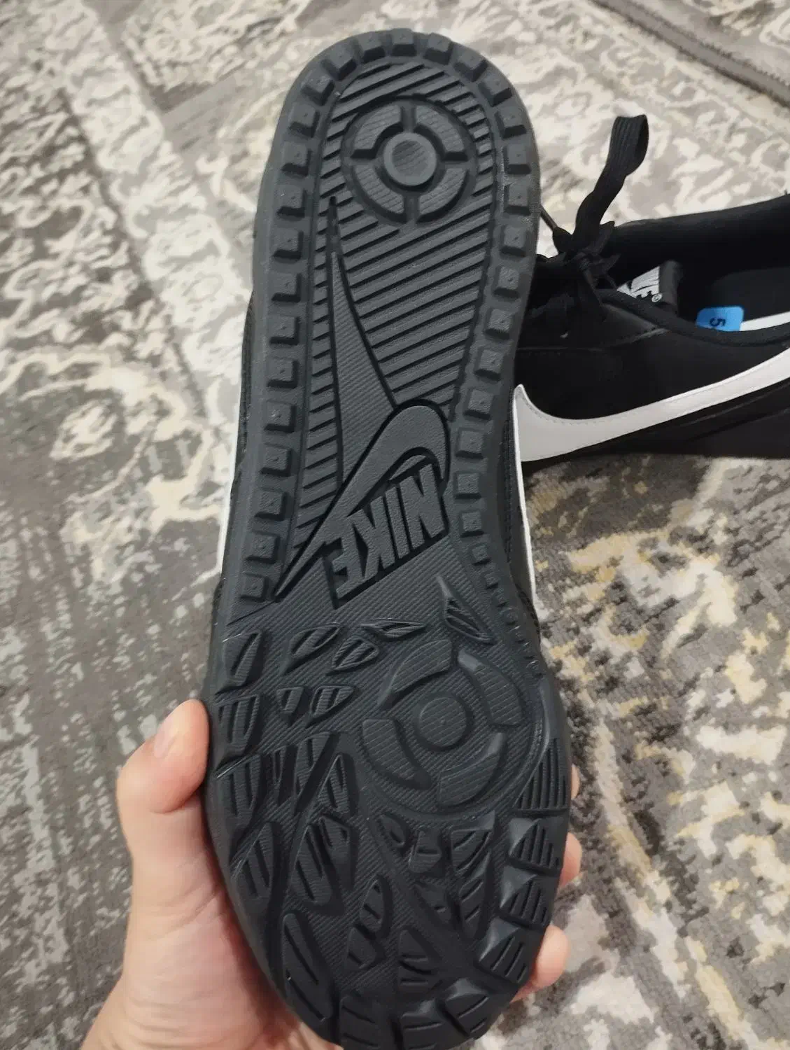 کتونی نایک نو|کیف، کفش، کمربند|اندیشه, اندیشه فاز ۱|دیوار