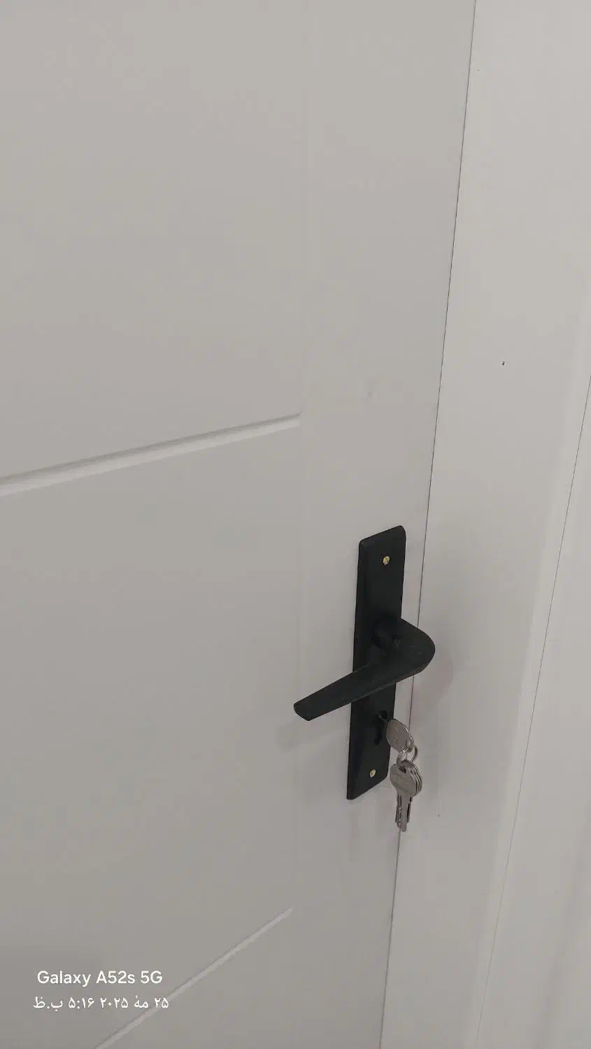 نصب و رگلاژ درب چوبی و کمدی و کابینت|خدمات پیشه و مهارت|یزد, |دیوار