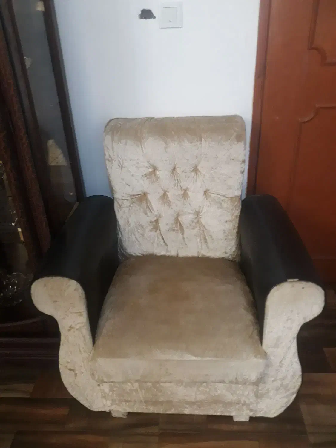 مبل|مبلمان خانگی و میز عسلی|فومن, |دیوار