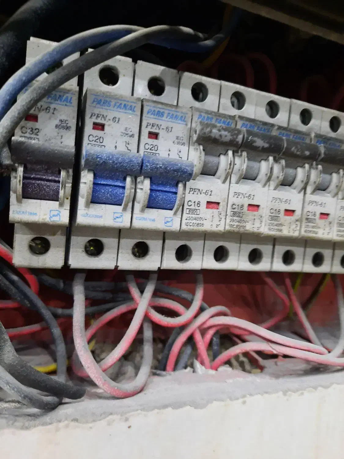 برقکار ساختمان و لوله‌کشی با ۴۰سال سابقه|خدمات پیشه و مهارت|شیراز, عفیف‌آباد|دیوار