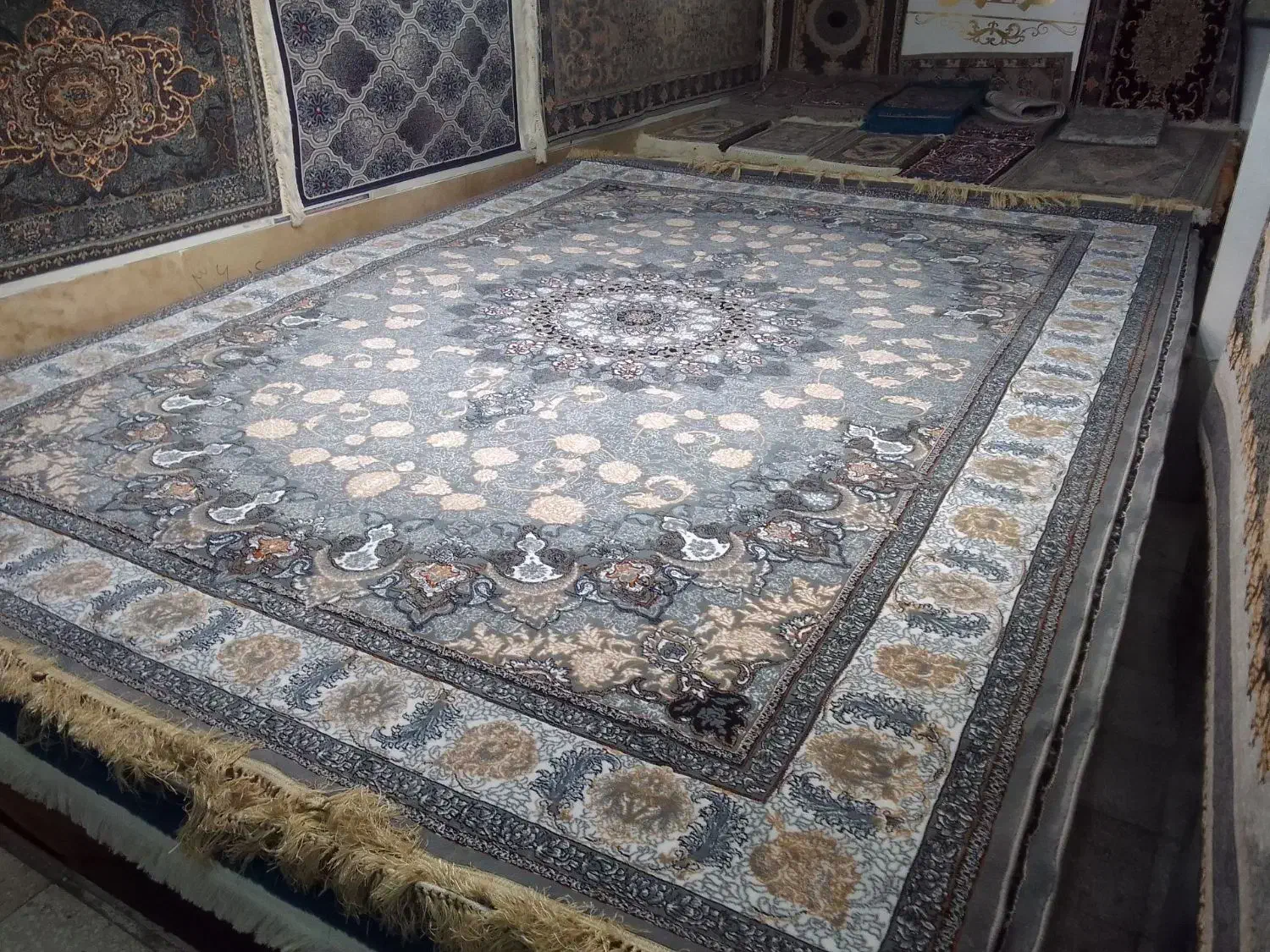 فرش 700 شانه سنگین وزن|فرش|مشهد, مصلی (کارمندان اول)|دیوار