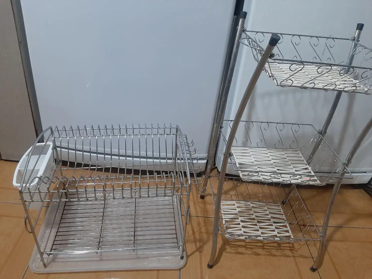 اب چکان وجا سیب زمینی سالم به علت کوچ به شهرستان|آب‌چکان و نظم‌دهنده ظروف|زنجان, |دیوار