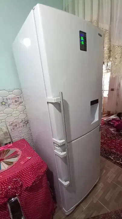 یخچال سونیا فقط یک ماه کارکرده برا چک و نقد ...|یخچال و فریزر|خوی, |دیوار