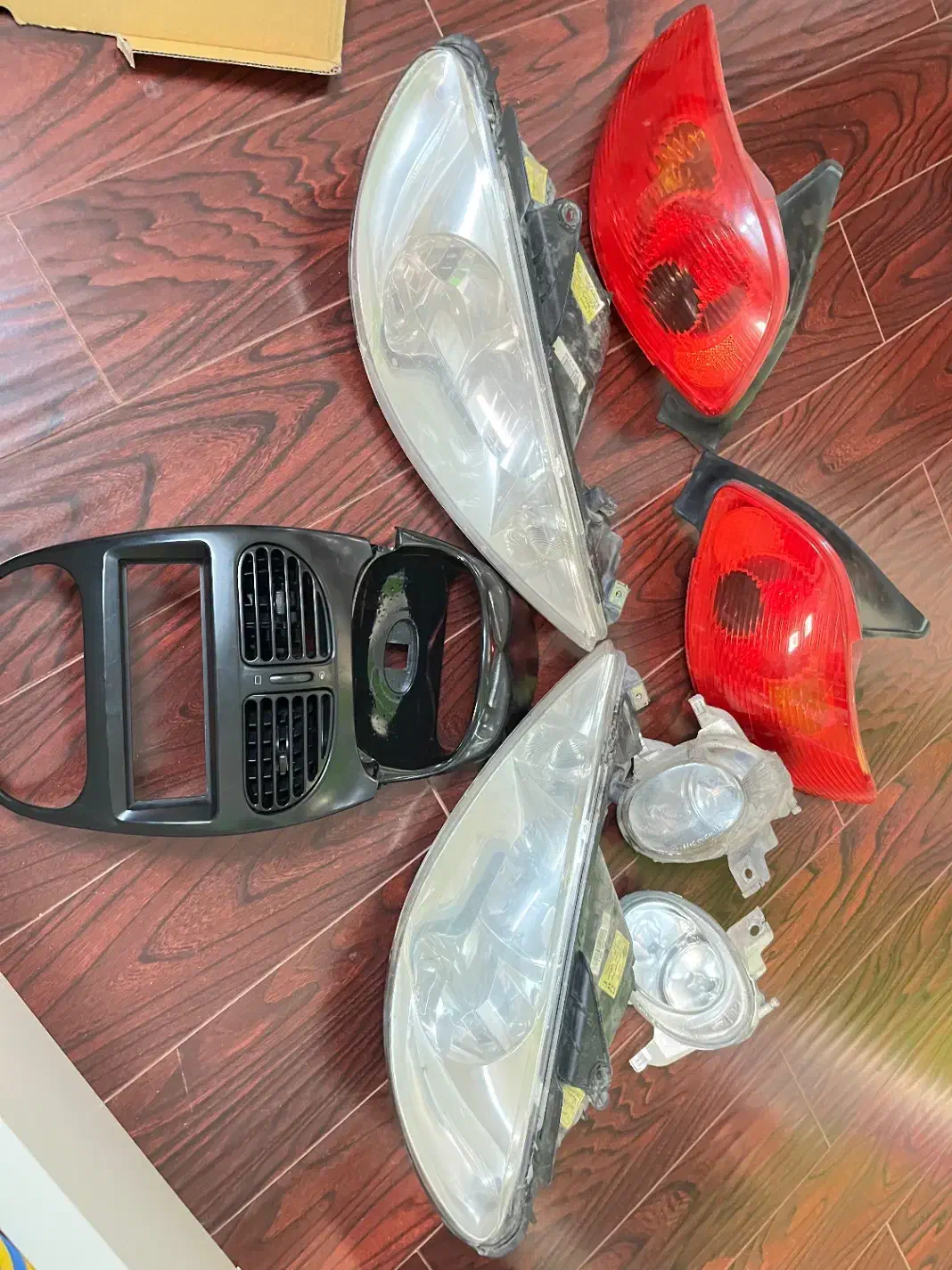 چراغ جلو وعقب ۲۰۶ و کمک فنر|قطعات یدکی و لوازم جانبی|سبزوار, ولیعصر (نجار آباد)|دیوار