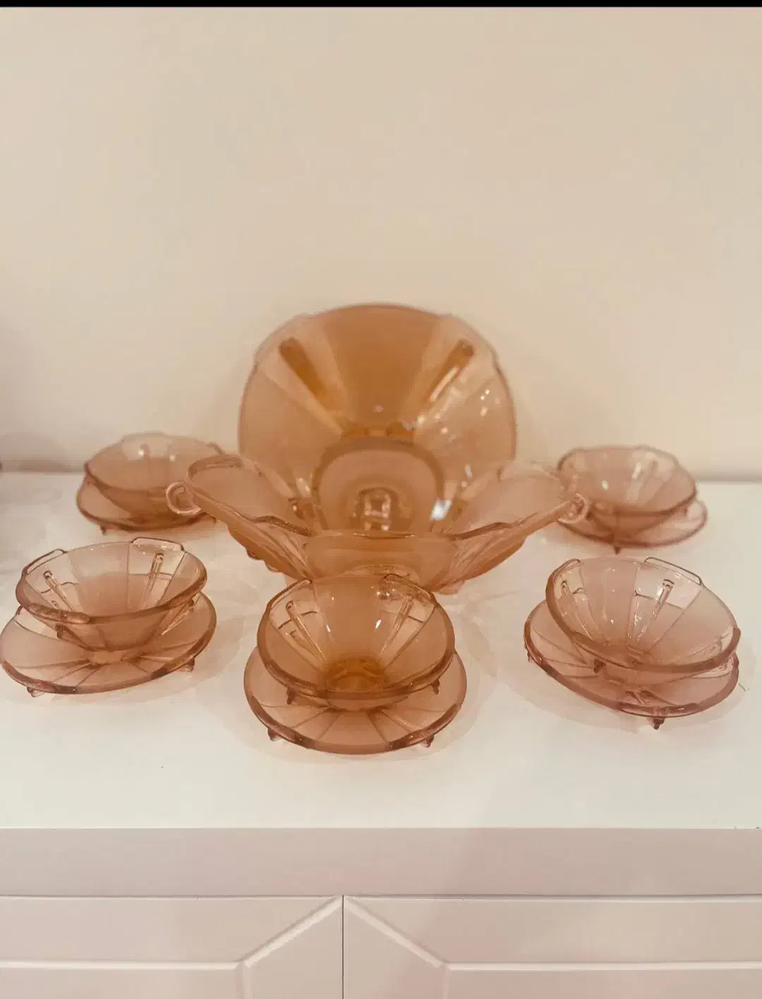 سرویس  قدیمی صورتی متعلق به ۶۰ سال پیش|کلکسیون اشیاء عتیقه|رودهن, |دیوار