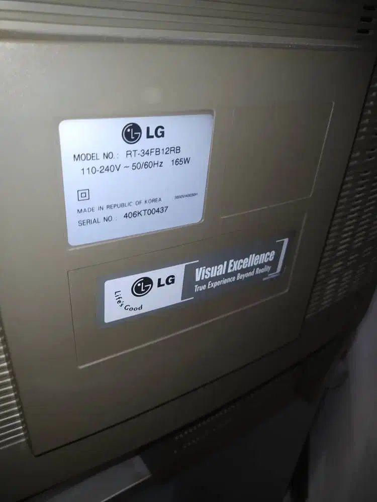 تلویزیون ال جی ۳۷ اینچ کره ای اصل|تلویزیون و پروژکتور|قشم, |دیوار