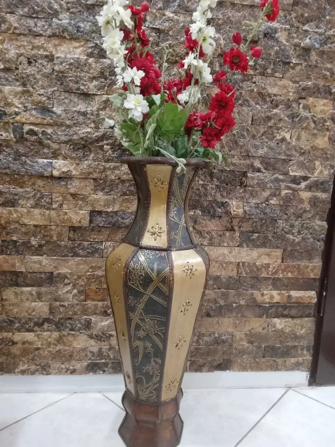 گلدان چوبی وچرمی بزرگ|صنایع دستی و سایر لوازم تزئینی|تهران, جیحون|دیوار