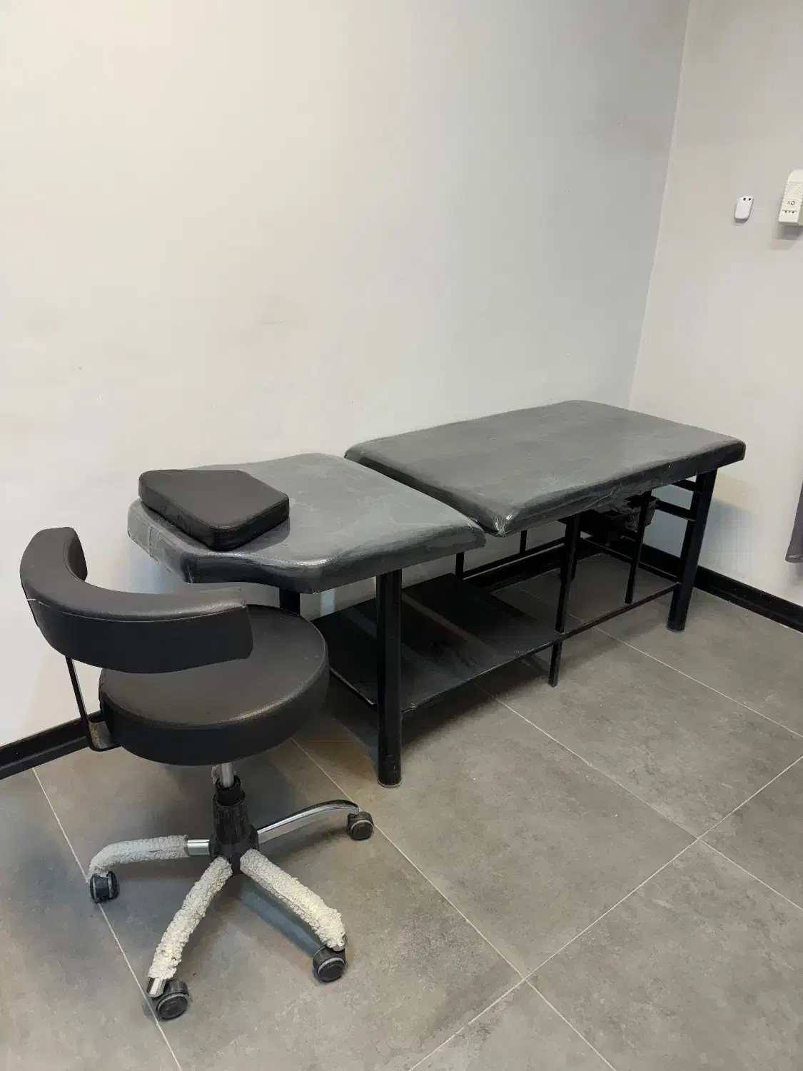 تخت سالنی و صندلی تابوره نو|آرایشگاه و سالنهای زیبایی|بندر ماهشهر, |دیوار