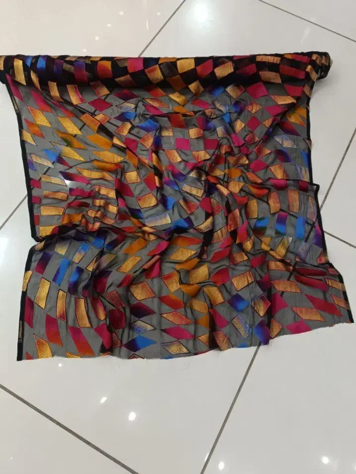 پارچه کوردی|لباس|سقز, |دیوار