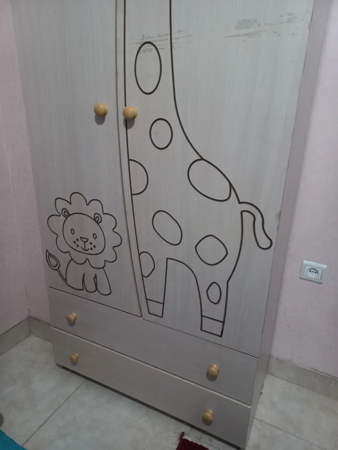 کمد لباس همراه با دو کشوی بزرگ|اسباب و اثاث بچه|رشت, منظریه|دیوار