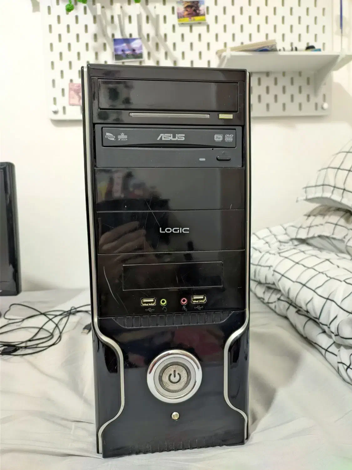 کامپیوتر رومیزی|رایانه رومیزی|دوگنبدان, |دیوار