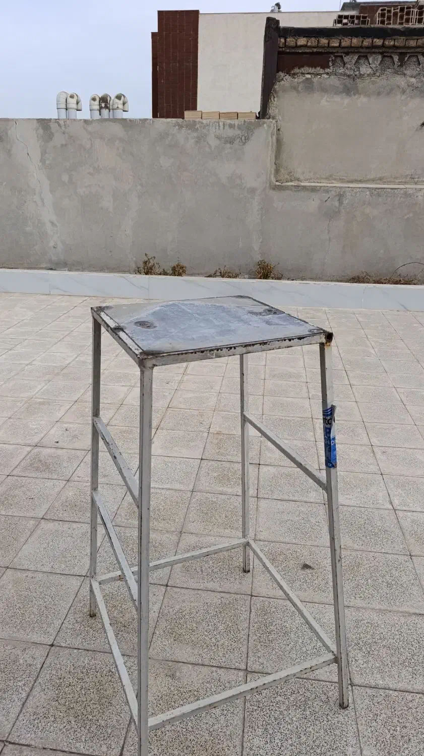 چهار پایه|مبلمان خانگی و میز عسلی|گلبهار, شهر جدید گلبهار|دیوار