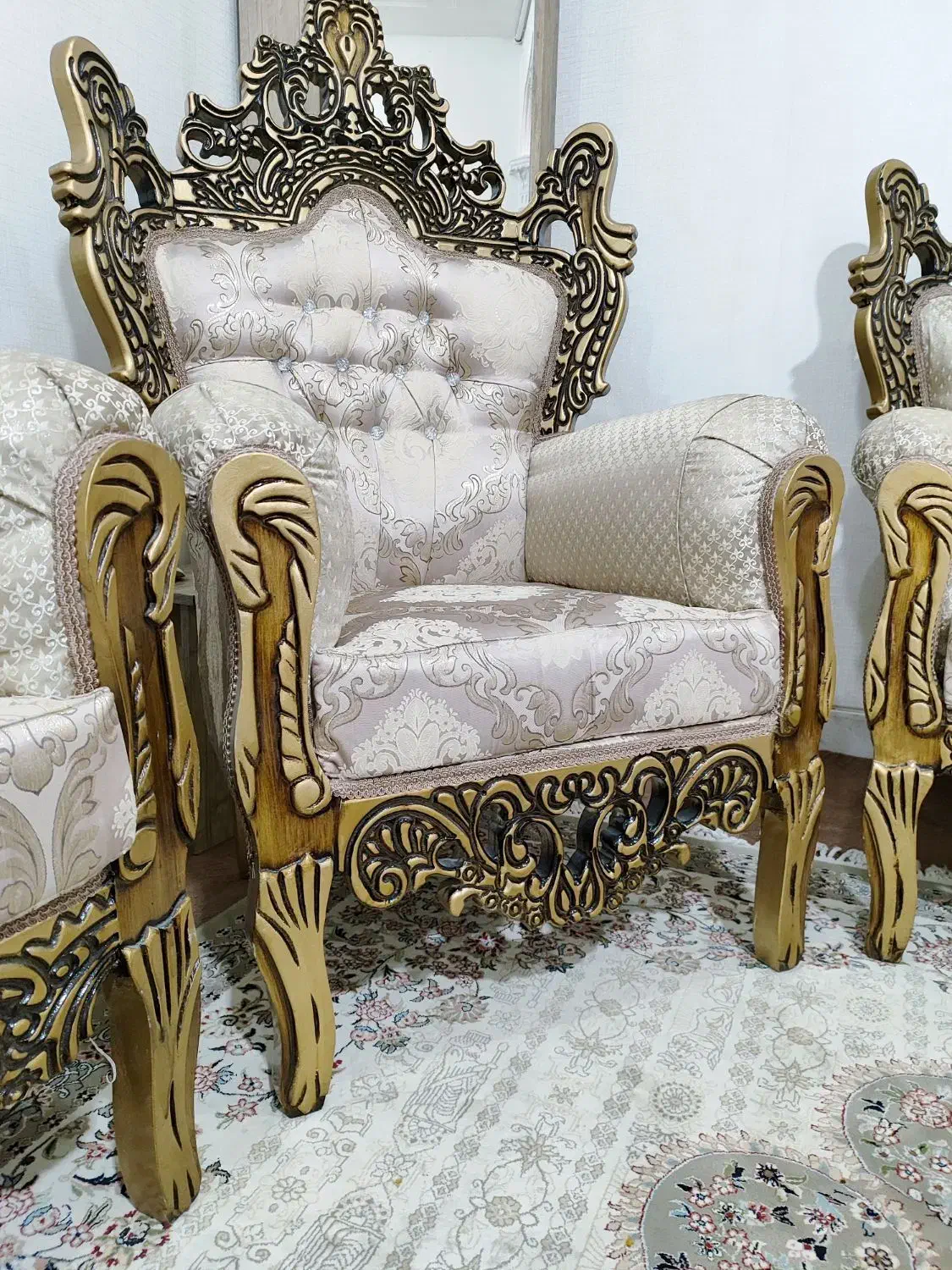 مبل جهیزیه سلطنتی ۷ نفره نونو با میز و عسلی|مبلمان خانگی و میز عسلی|اصفهان, شفق|دیوار