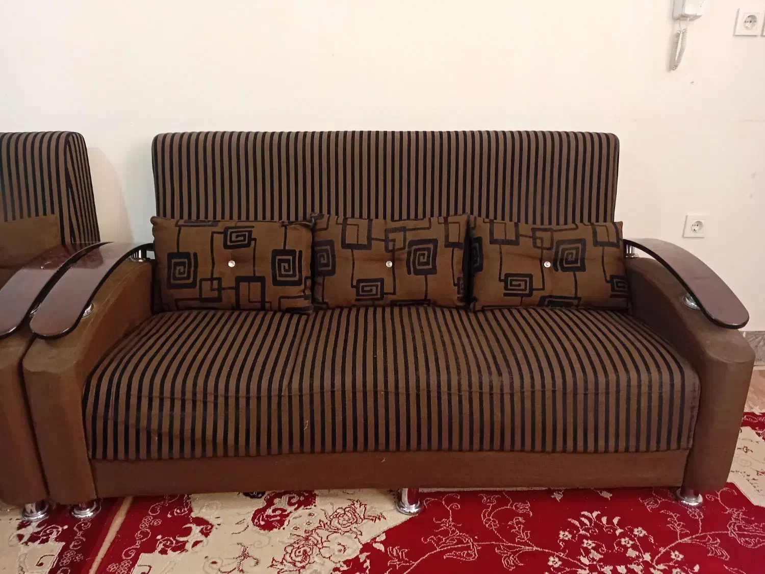 مبل ۷ نفره تمیز|مبلمان خانگی و میز عسلی|تربت جام, مسکن مهر|دیوار