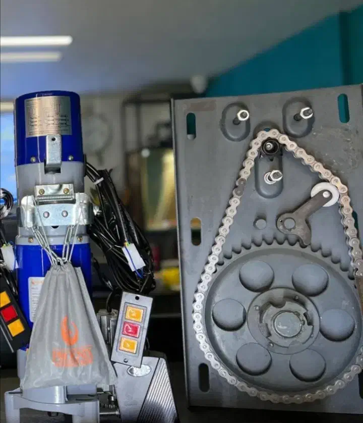 نصب،تعمیر انواع درب برقی یوپی اس ریموت موتور مدار|خدمات پیشه و مهارت|شیراز, وصال|دیوار