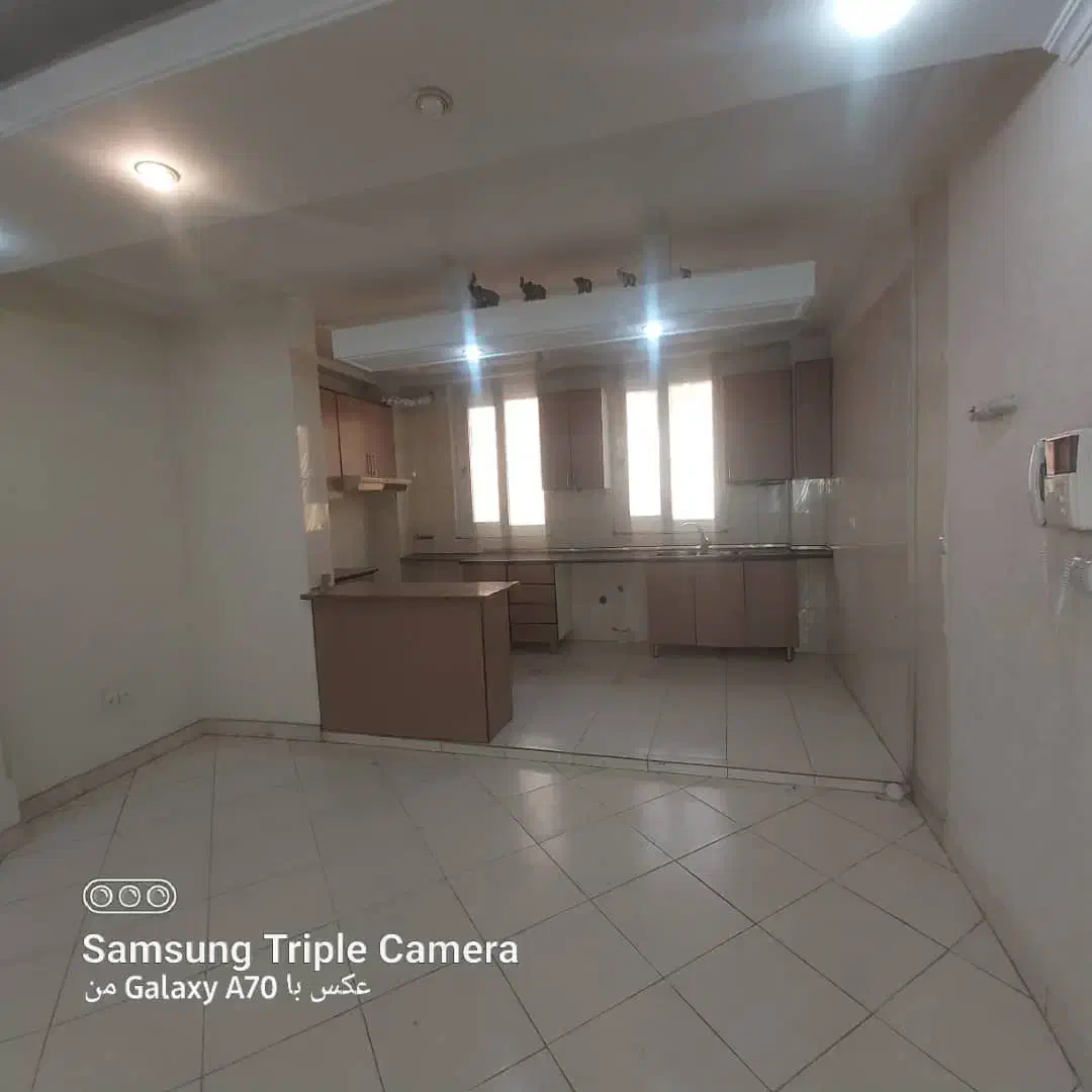 یک واحد آپارتمان تک واحدی در طبقه ۳