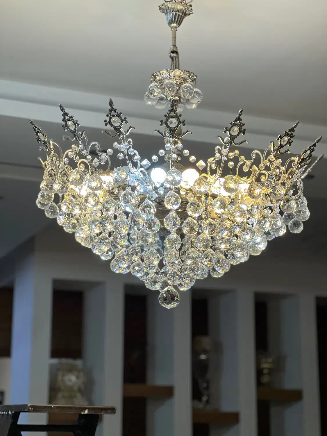 لوستر بزرگ کریستالی|لوستر و چراغ آویز|اصفهان, فرهنگیان|دیوار