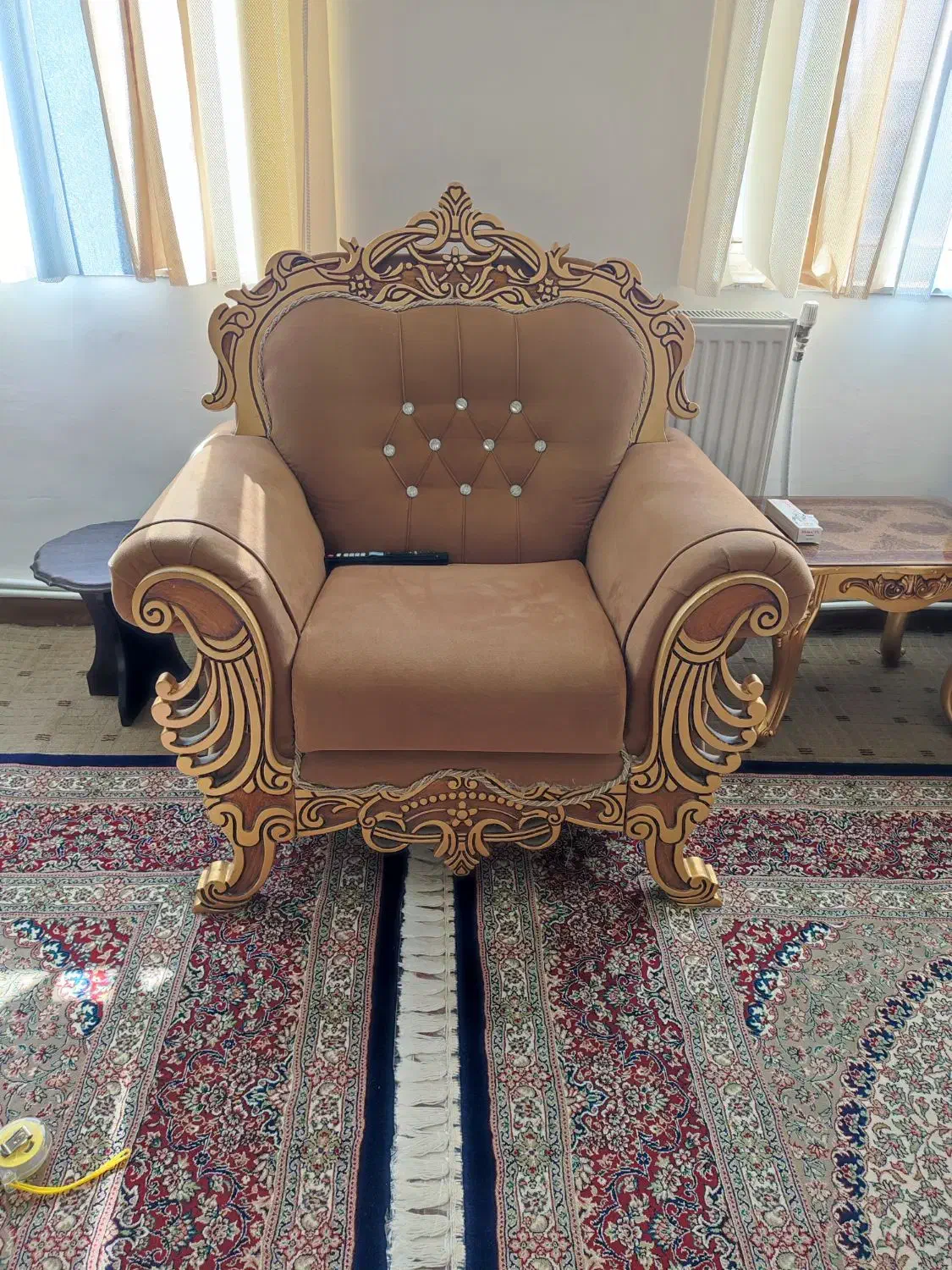 مبل ۷ نفری کلاسیک کاملاً سالم و زیبا|مبلمان خانگی و میز عسلی|اسلامآباد غرب, |دیوار