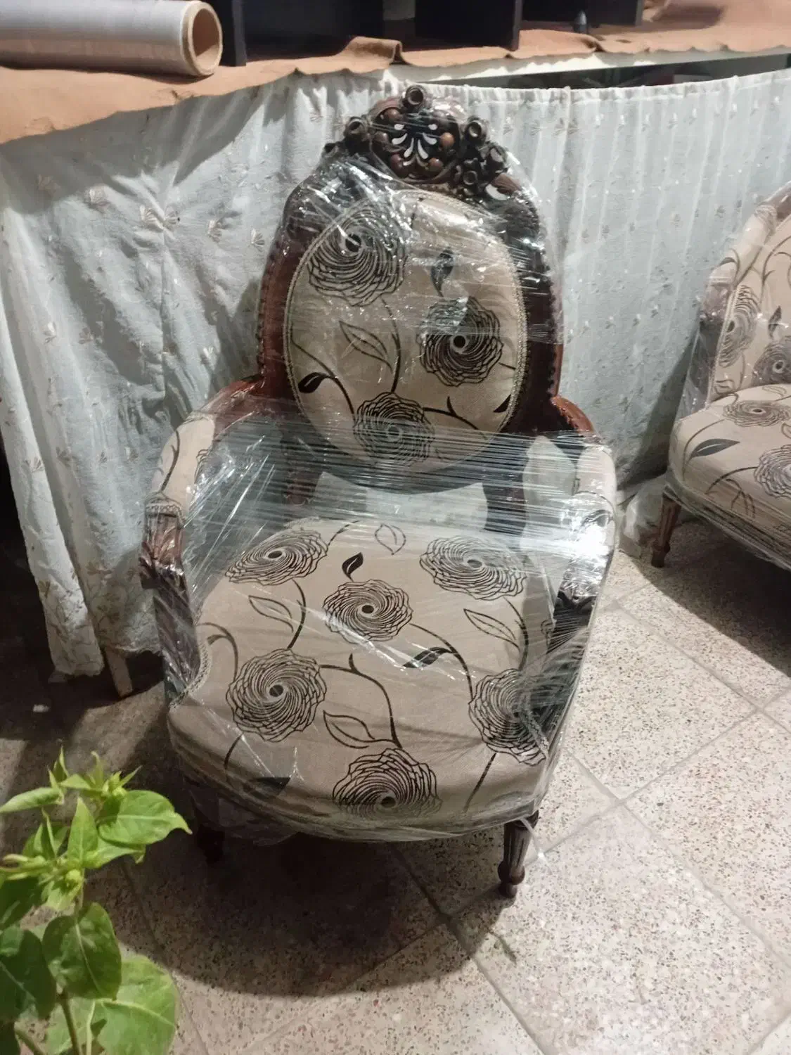 مبل نیم ست سلطنتی|مبلمان خانگی و میز عسلی|همدان, |دیوار