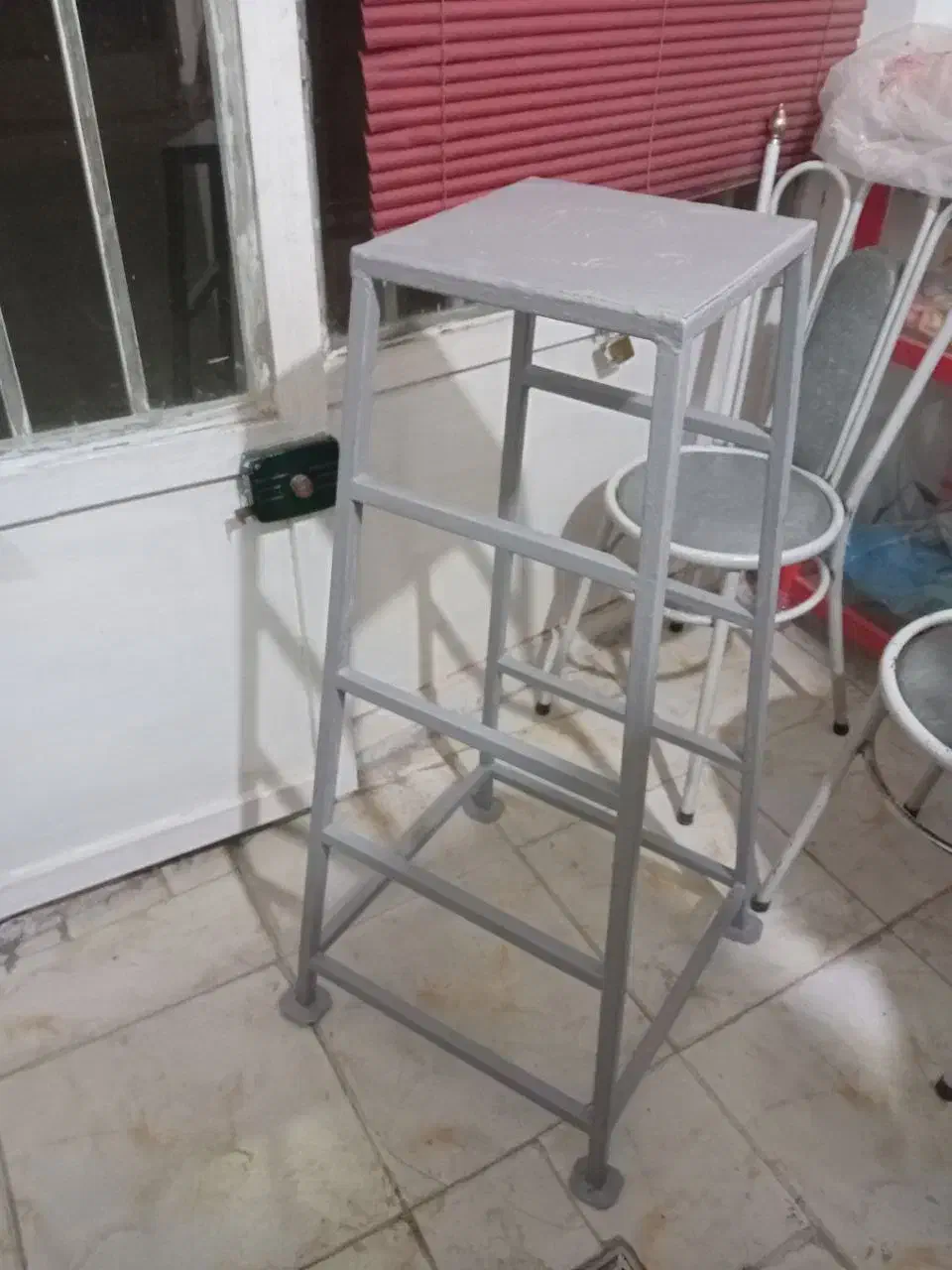 چهارپایه|صندلی و نیمکت|اراک, |دیوار