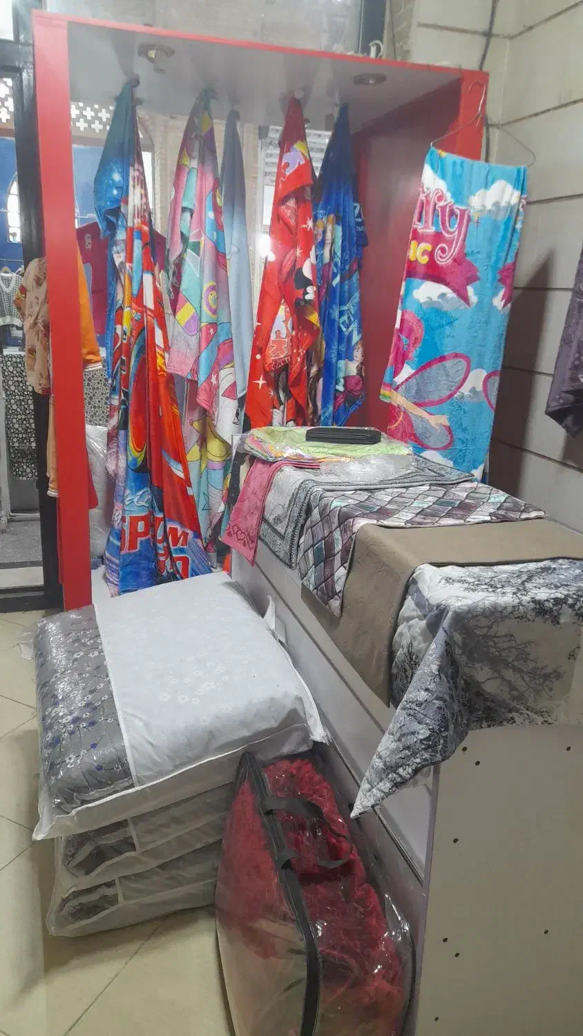 فروش پتوهای ایرانی و خارجی|رختخواب، بالش، پتو|تاکستان, |دیوار