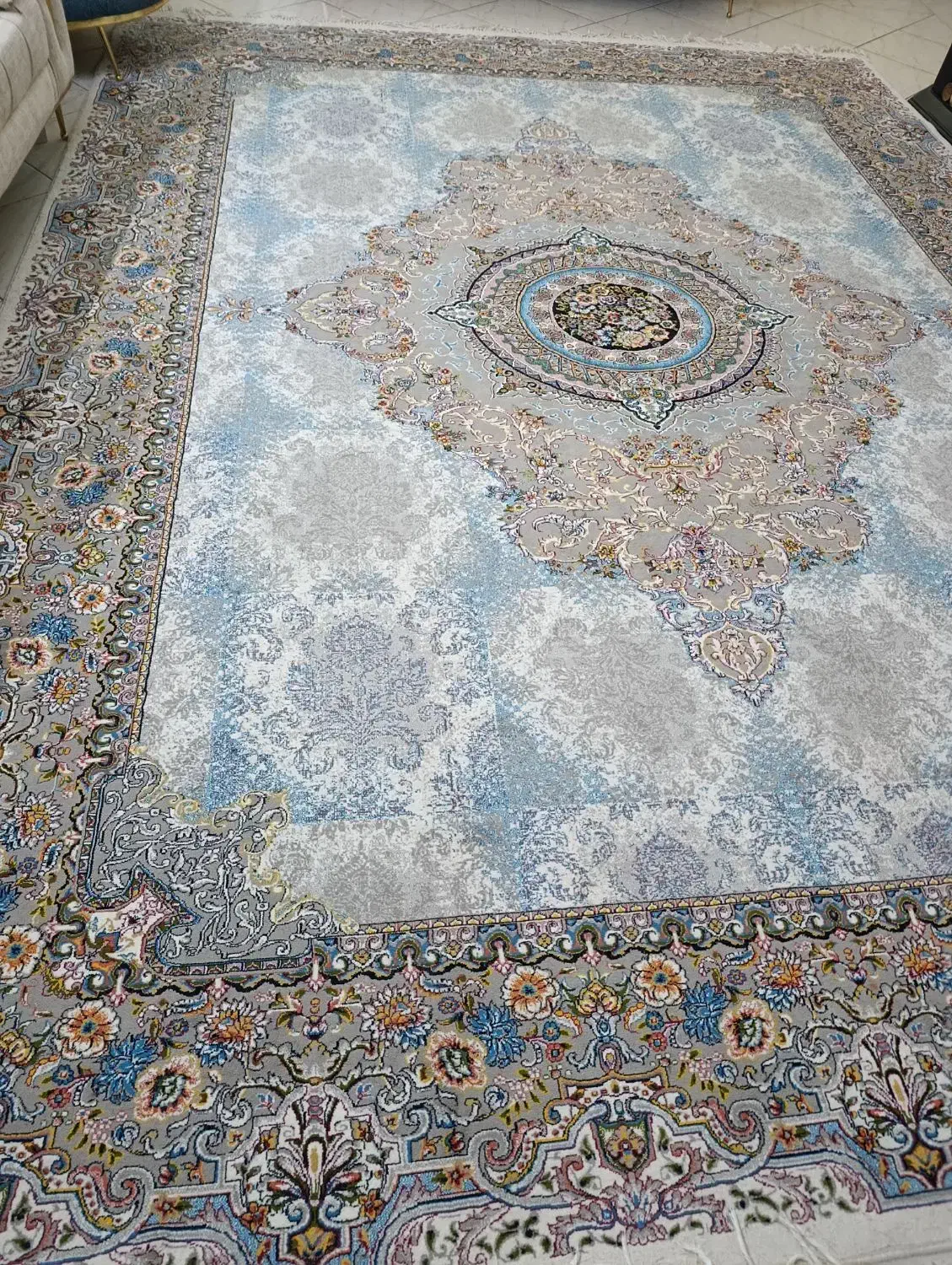 فرش 12متری|فرش|صدرا-فارس, فاز ۱|دیوار