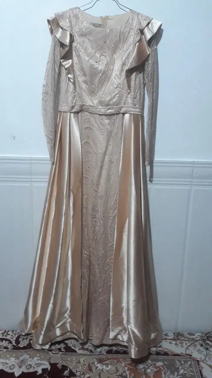 لباس مجلسی|لباس|رباطکریم, الارد|دیوار