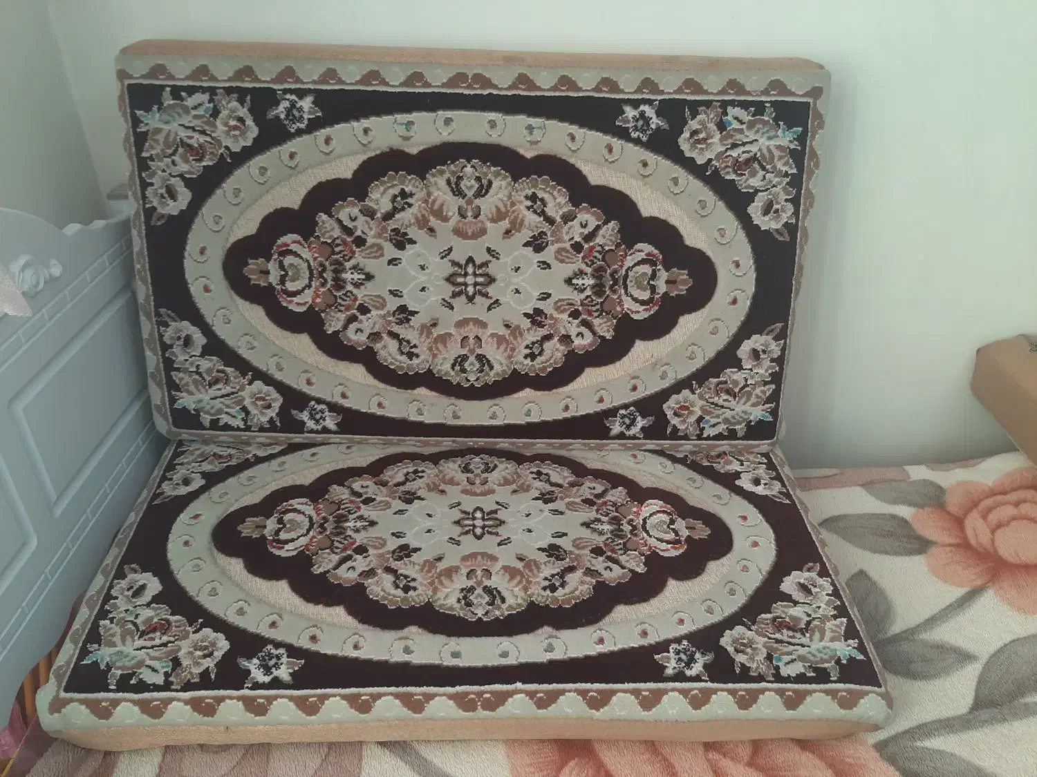 ۴ عدد پشتی گل ابریشم نقش برجسته|پشتی|تهران, تهرانپارس شرقی|دیوار