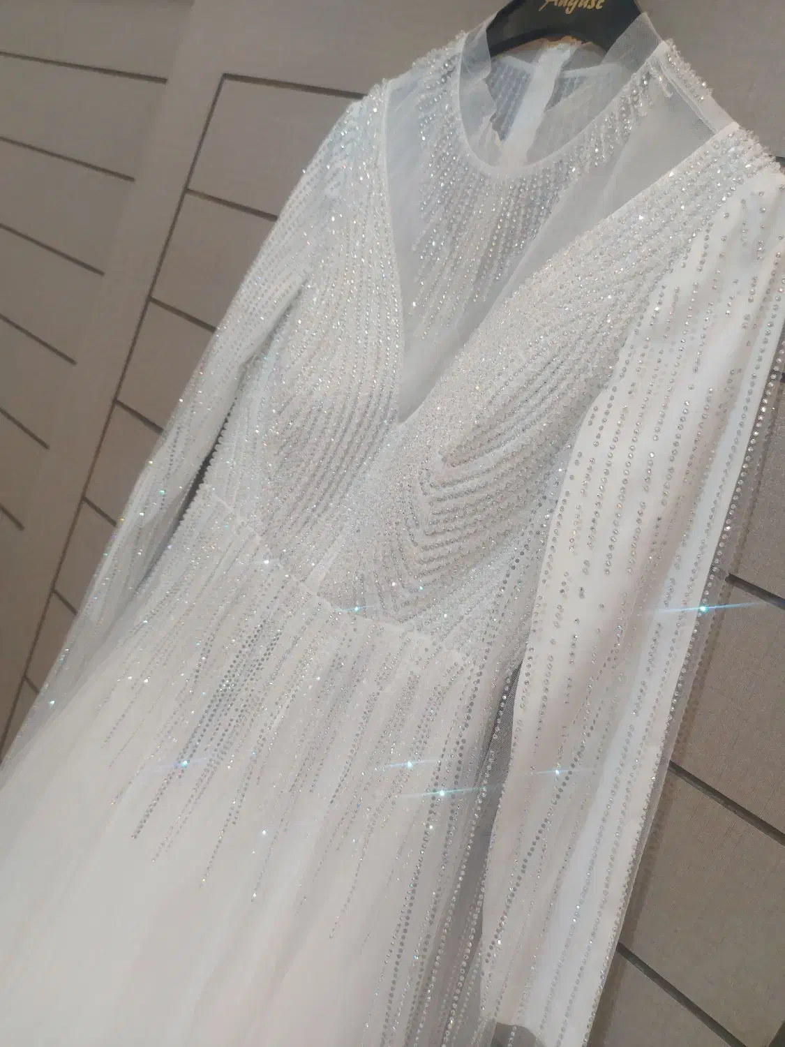 لباس عقد و عروس|لباس|لاهیجان, لیالستان|دیوار