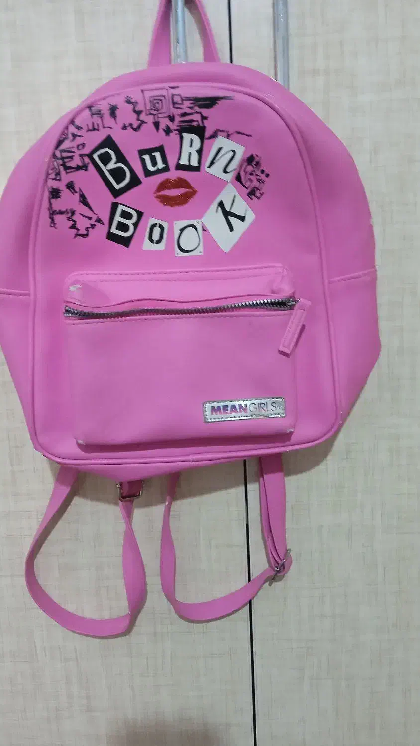 دو عدد کیف مدرسه درحدنو|کیف، کفش، کمربند|خرم‌آباد, |دیوار