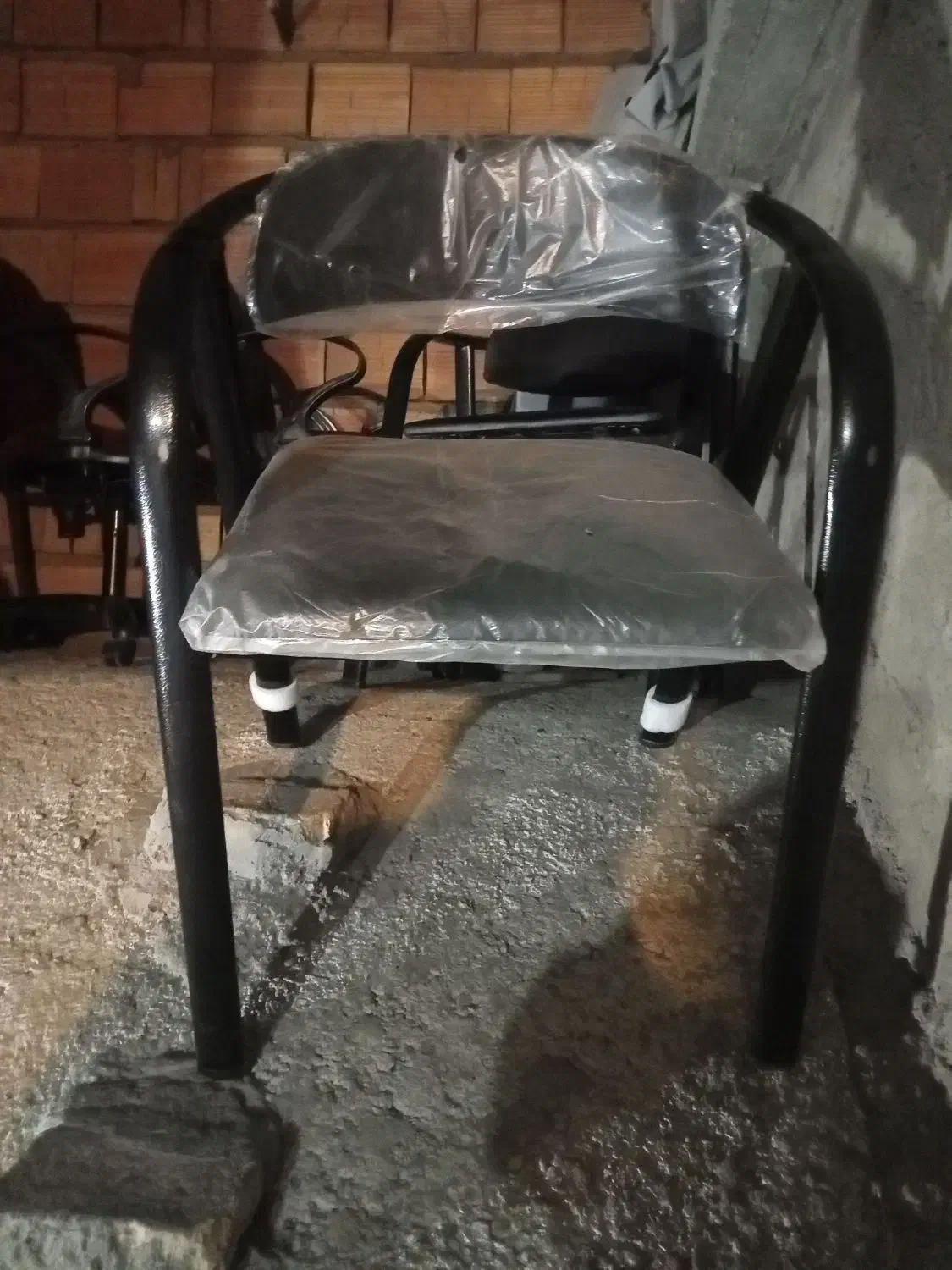 صندلی فلزی ام پی|صندلی و نیمکت|ساری, |دیوار