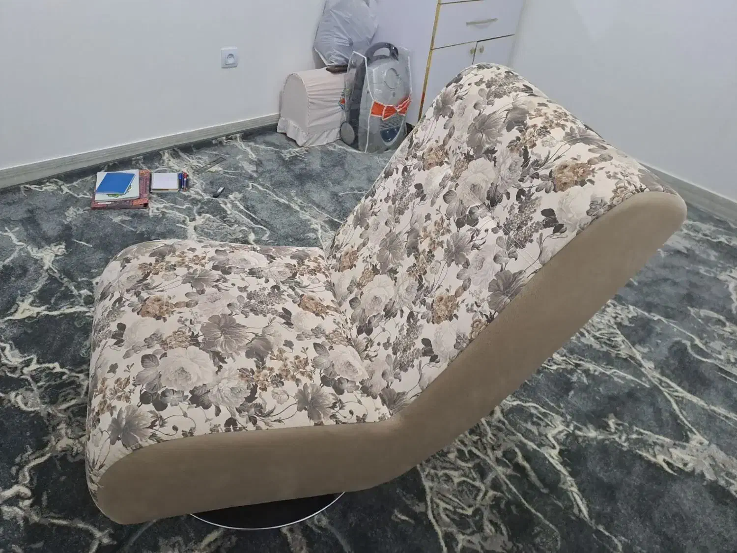 صندلی گردون|صندلی و نیمکت|ابهر, |دیوار