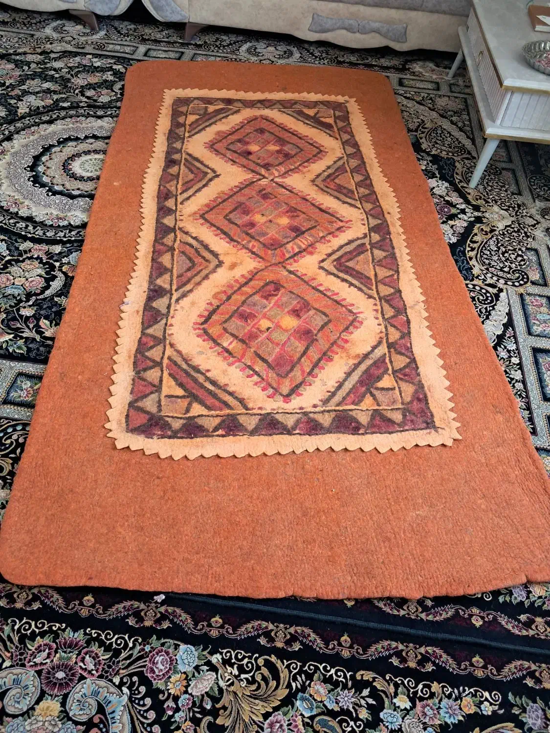 یک عدد نمد قدیمی|صنایع دستی و سایر لوازم تزئینی|شهرضا, |دیوار