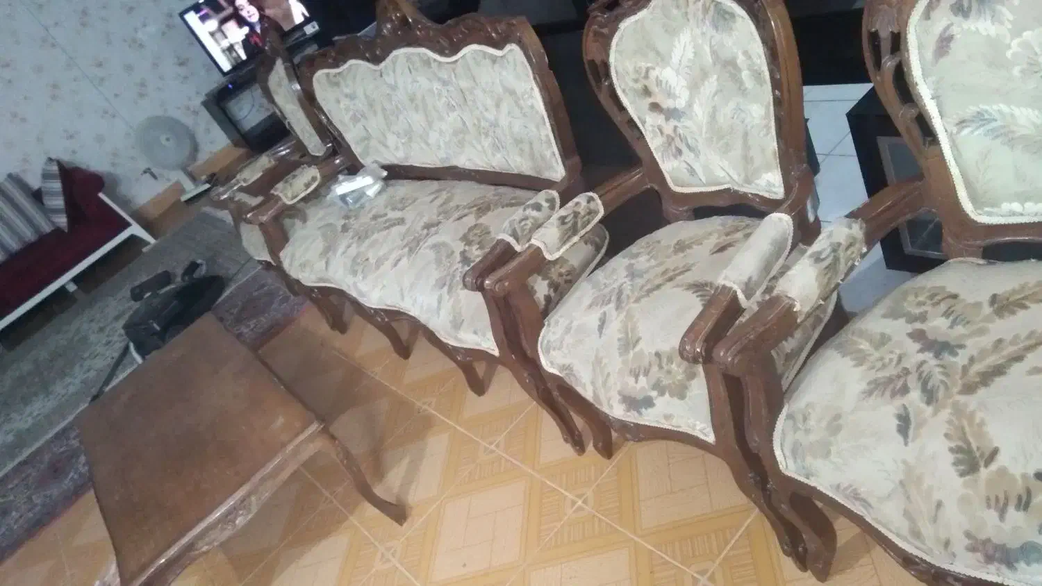 مبلمان سالم|مبلمان خانگی و میز عسلی|بم, |دیوار