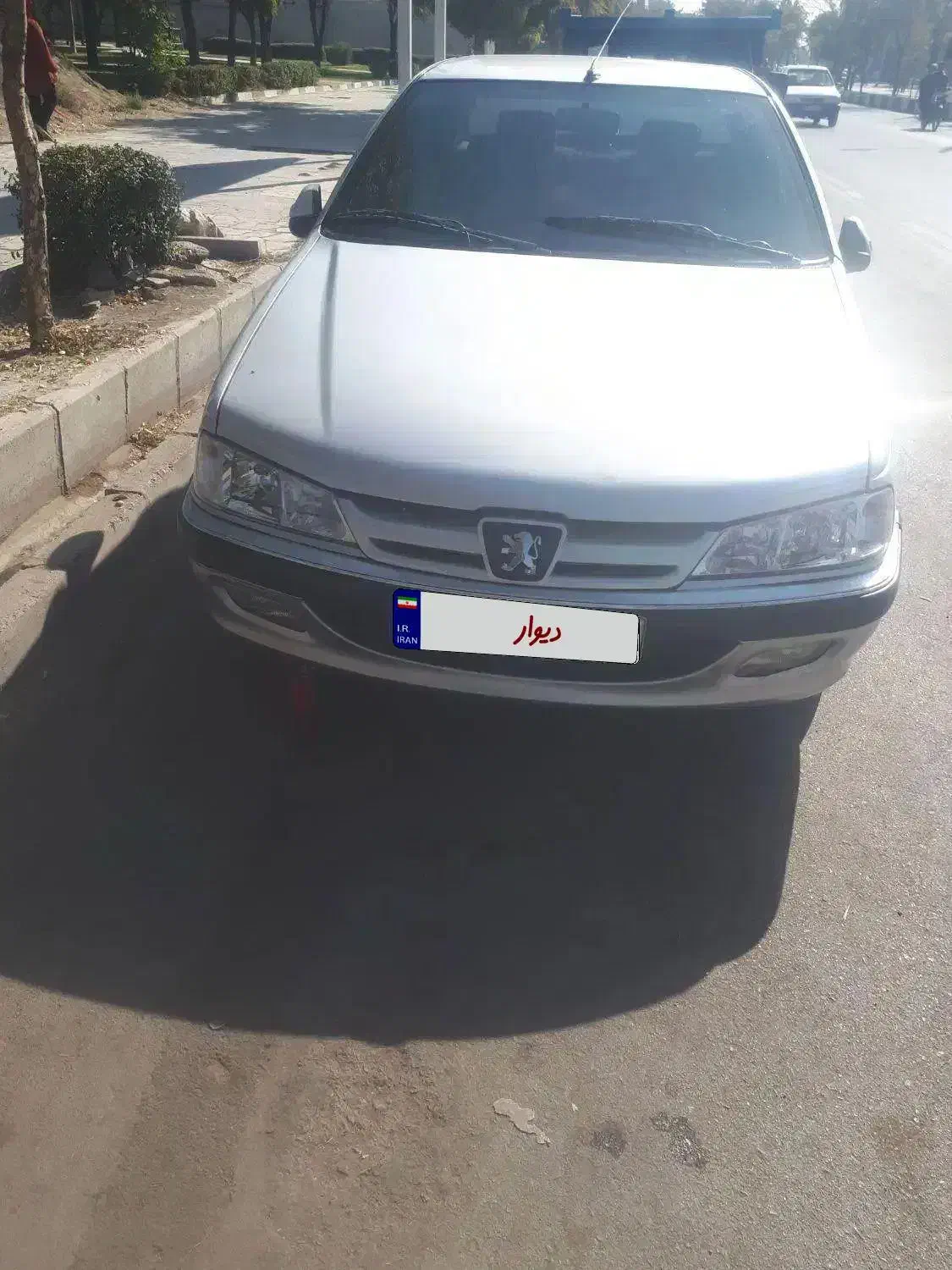 یک دستگاه پژو پارس|خودرو سواری و وانت|بروجرد, |دیوار